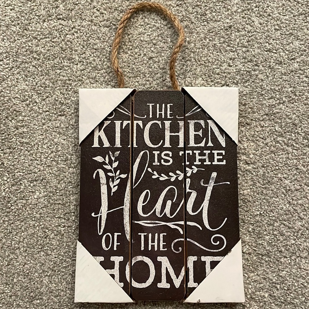 5 for $10🟢 The Kitchen is the Heart of the Home Hangable Sign. New with Tags.